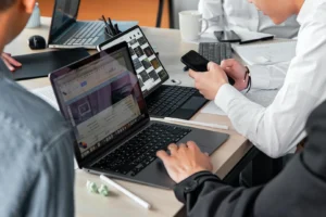 ¿Qué debe tener un software para campañas políticas?